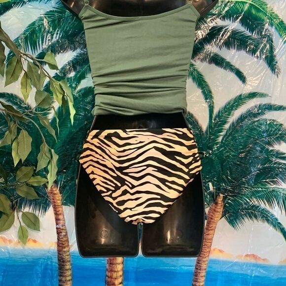 Victoria’s Secret Bikini Bottoms - Picture 6 of 14